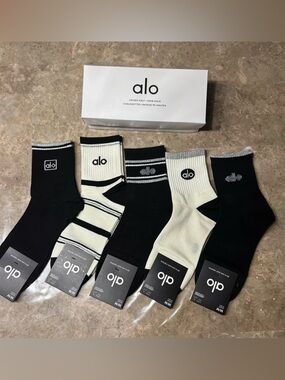 New Women’s Alo socks
New in box and with tags 
5 pairs size Medium